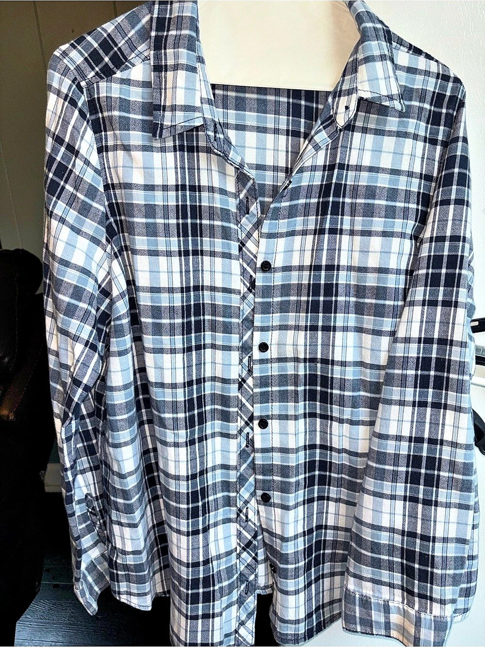 Women’s Plaid Button Down in Blue & White Like New